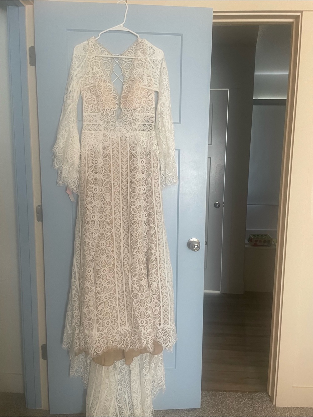 New with tags, boho lace wedding dress - Picture 5 of 15